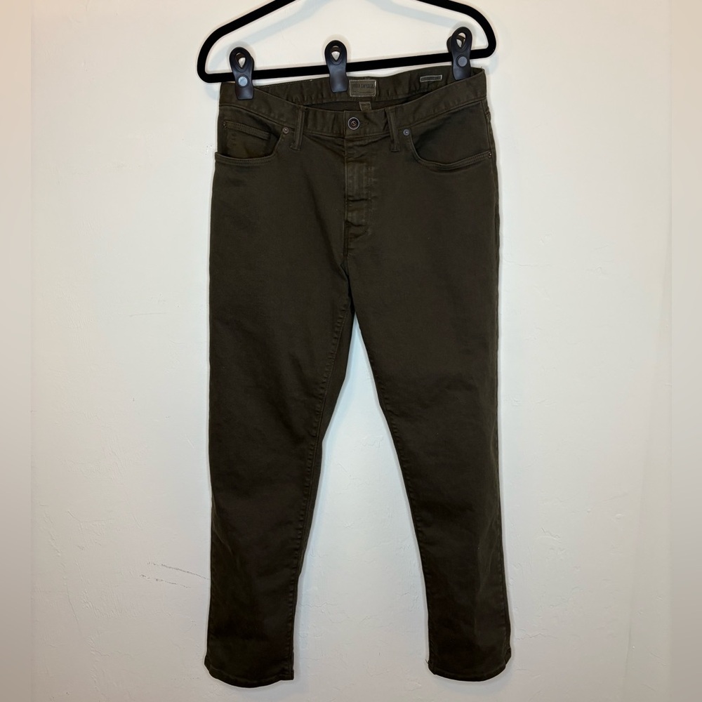TODD SNYDER Straight Fit 5-Pocket Chino
Color: Surplus Olive
Men’s Size 30x30